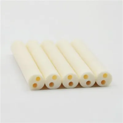 Alumiiniumoksiidi toru kahe avaga